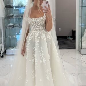 Elegant White Floral Wedding Dress